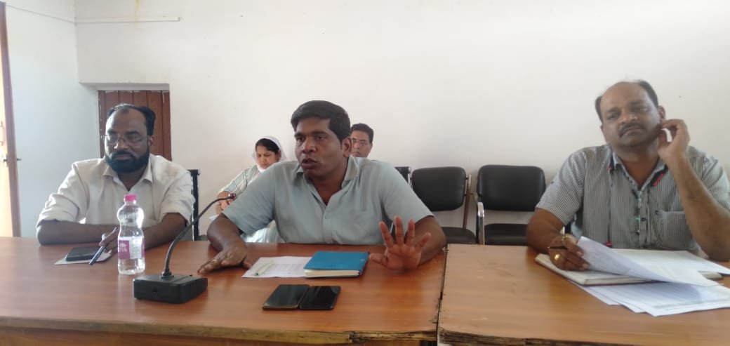 त्रिस्तरीय पंचायत चुनाव को लेकर अस्थाई सीईओ ने की सचिवों के साथ समीक्षा बैठक | New India Times