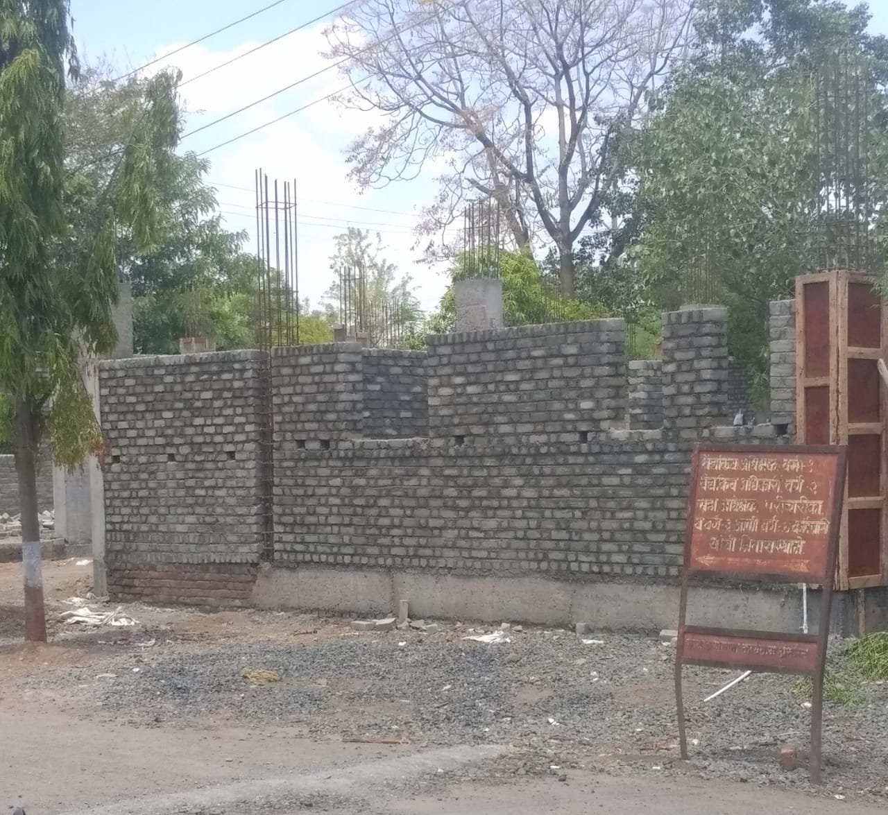 अंधे प्रशासन के आशिर्वाद से पूरा होने की ओर बढ़ रहा है नेत्र चिकित्सालय का घटिया निर्माण कार्य | New India Times