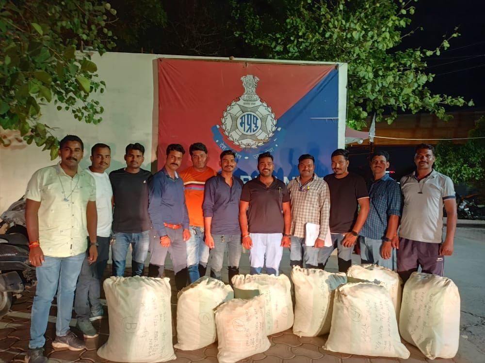 क्राइम ब्रांच टीम द्वारा गांजा तस्कर गैंग के सदस्यों को गिरफ्तार कर 135 किलो गांजा कीमत लगभग 14 लाख रुपये किया गया बरामद 2 क्राइम ब्रांच टीम द्वारा गांजा तस्कर गैंग के सदस्यों को गिरफ्तार कर 135 किलो गांजा कीमत लगभग 14 लाख रुपये किया गया बरामद | New India Times