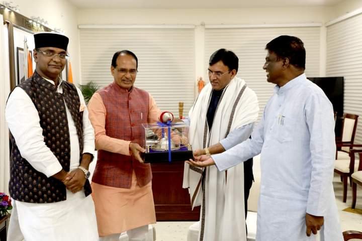 मध्यप्रदेश को मिलेगा स्वास्थ्य और चिकित्सा क्षेत्र में पूर्ण सहयोग, मुख्यमंत्री श्री शिवराज सिंह चौहान से मिले केंद्रीय स्वास्थ्य मंत्री श्री मांडविया | New India Times