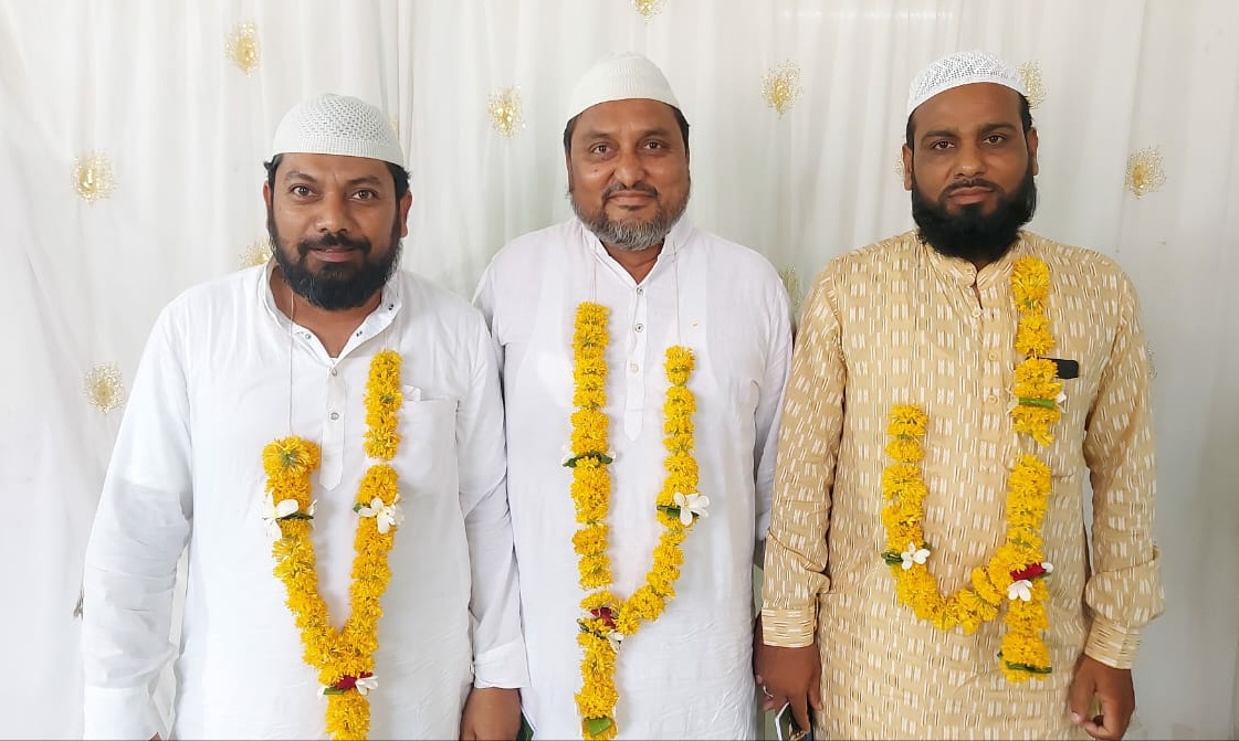 बचपन के तीन दोस्तों की दोस्ती को अल्लाह ने अपने पवित्र घर के लिए भी किया स्वीकार, तीनों अपनी धर्म पत्नियों के साथ जा रहे हैं पवित्र हज यात्रा पर | New India Times