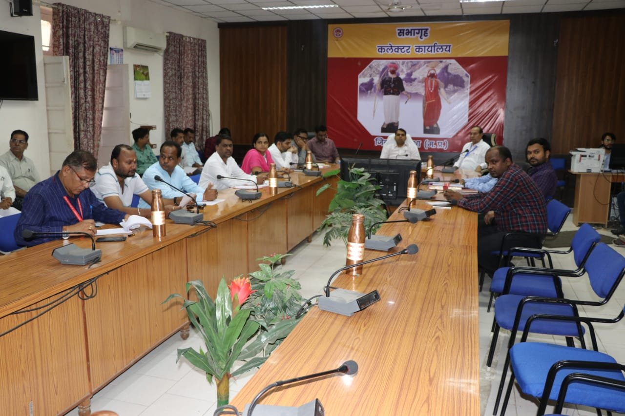 कलेक्टर कार्यालय सभाकक्ष में नगर परिषद मेघनगर के निर्वाचन हेतु ईवीएम एवं मतदान दलों का किया गया रेंडमाइजेशन | New India Times