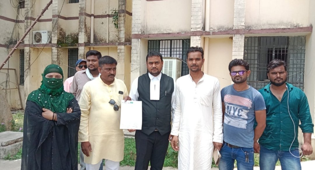 एआईएमआईएम के राष्ट्रीय अध्यक्ष असदुद्दीन ओवैसी के खिलाफ सोशल मीडिया पर वीडियो के माध्यम से की गई अभद्र टिप्पणी को लेकर बलरामपुर नगर अध्यक्ष सिकंदर राईनी के नेतृत्व में एआईएमआईएम के कार्यकर्ताओं ने पुलिस अधीक्षक को सौंपा ज्ञापन | New India Times