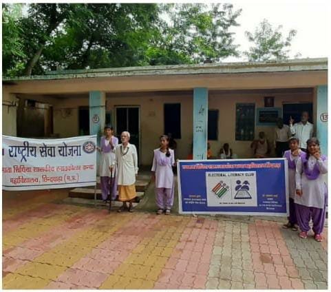 मतदान हेतु छात्राओं ने किया जागरूक | New India Times