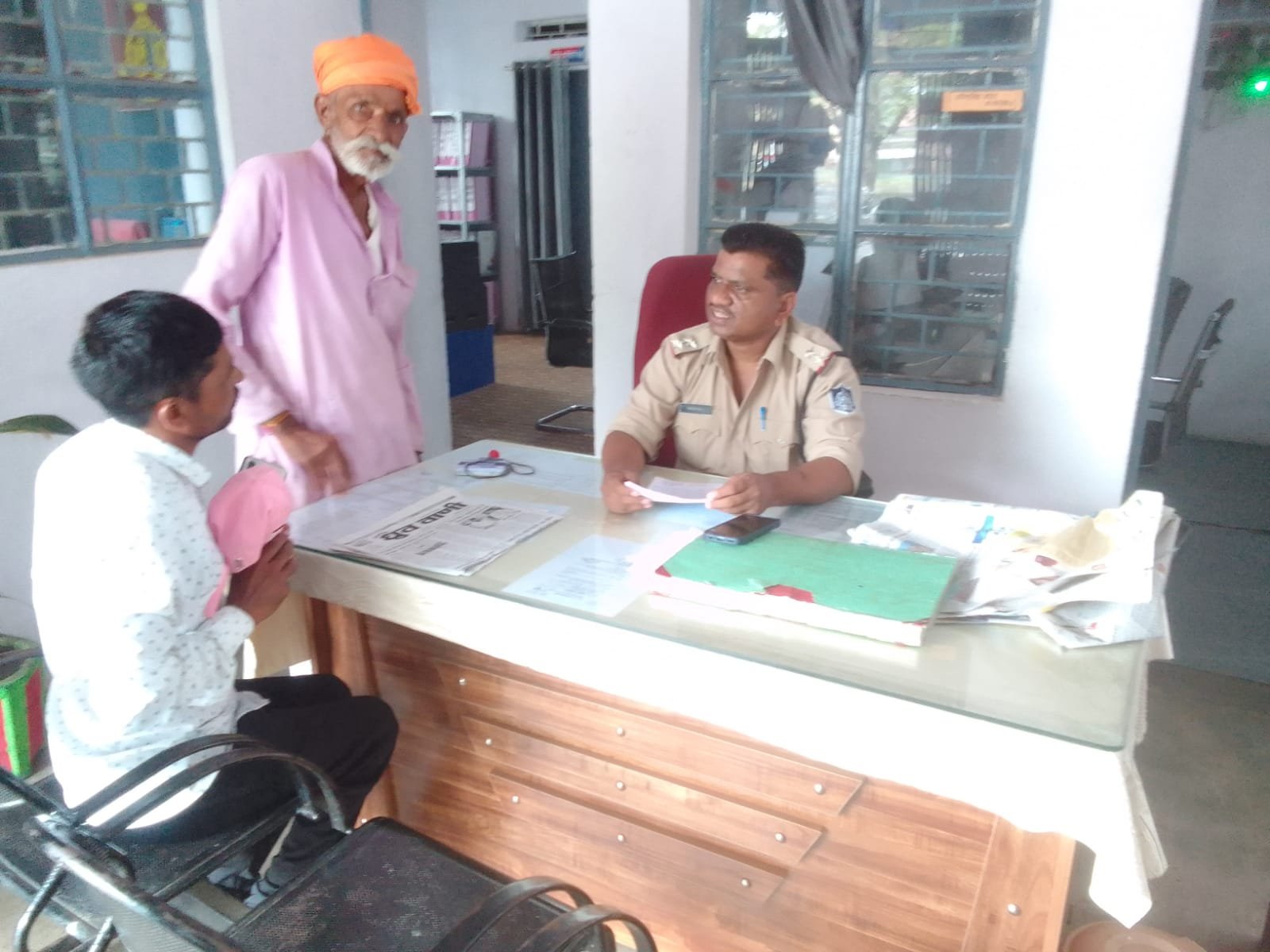 पत्रकार ने दर्ज कराई रिपोर्ट, कहा कोई मुझे मारना चाहता है | New India Times