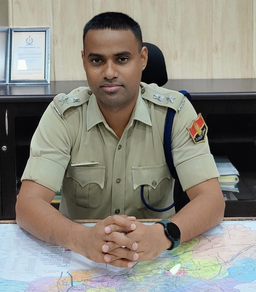 सोशल मीडिया पर किसी धर्म, जाति या समुदाय के विरूद्व अनर्गल टिप्पणी या पोस्ट शेयर करने से बचें, अफवाह व भ्रमक पोस्ट करने वालों के खिलाफ होगी सख्त कार्यवाही: एसपी धर्मेन्द्र सिंह | New India Times