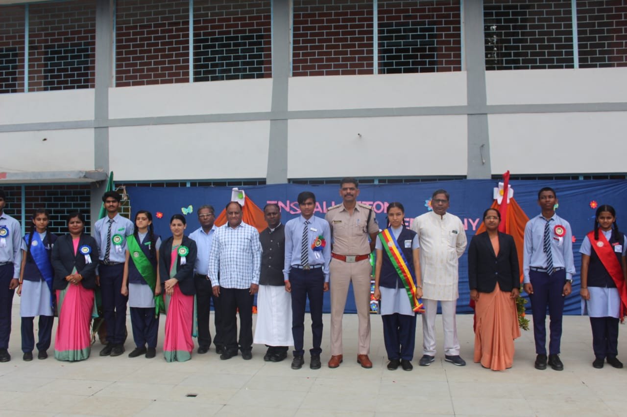 मेघनगर सन्त अनोल्ड स्कूल में सांस्कृतिक कार्यक्रम में नौनिहालों ने दी एक से बढ़कर एक प्रस्तुति, छात्र परिषद का शपथ विधि कार्यक्रम रिमझिम फुहारों के बीच हुआ सम्पन्न | New India Times