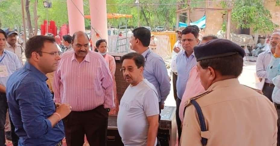 प्रेक्षक श्री शर्मा एवं आयुक्त श्री सक्सेना ने किया मतगणना स्थल का निरीक्षण | New India Times