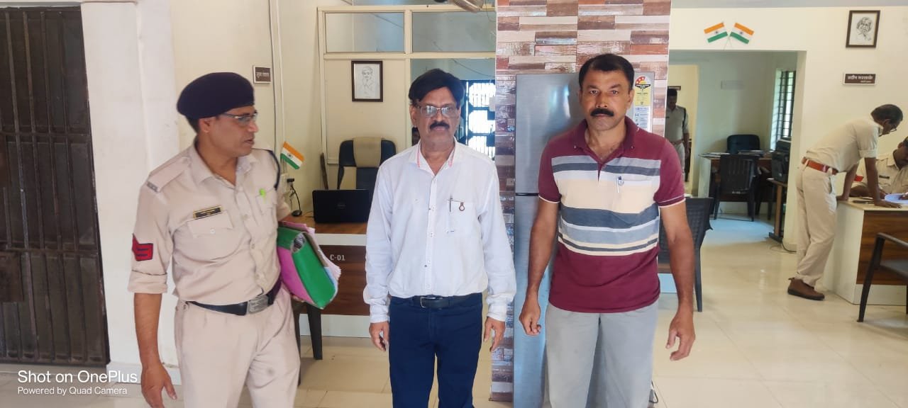 जिला अस्पताल धोखाधड़ी व शासकीय राशि ग़बन मामले में लालबाग़ पुलिस ने तत्कालीन जिला स्वास्थ्य अधिकारी डॉ. विक्रम वर्मा को किया गिरफ़्तार | New India Times