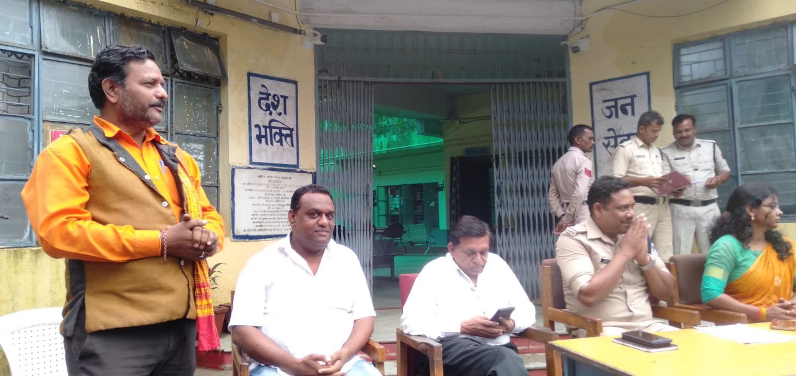 दमुआ थाना परिसर में शांति समिति की बैठक में नागद्वारी मेला की व्यवस्था के संबंध में की गई चर्चा | New India Times