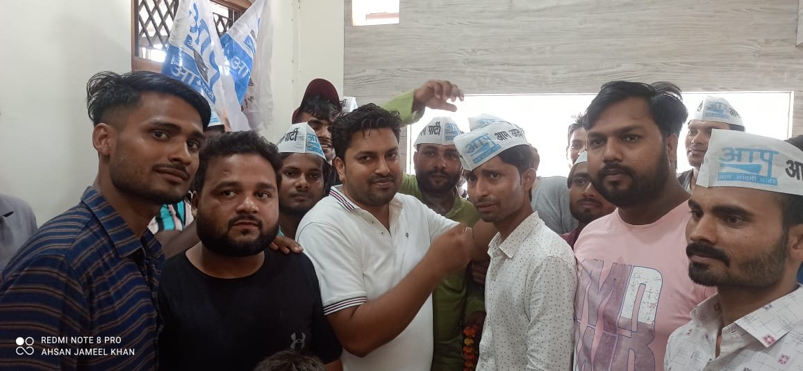 युवा कांग्रेस के विधानसभा अध्यक्ष शमशाद अहमद अपने सैंकड़ों साथियों के साथ ग्रहण की आम आदमी पार्टी की सदस्यता | New India Times