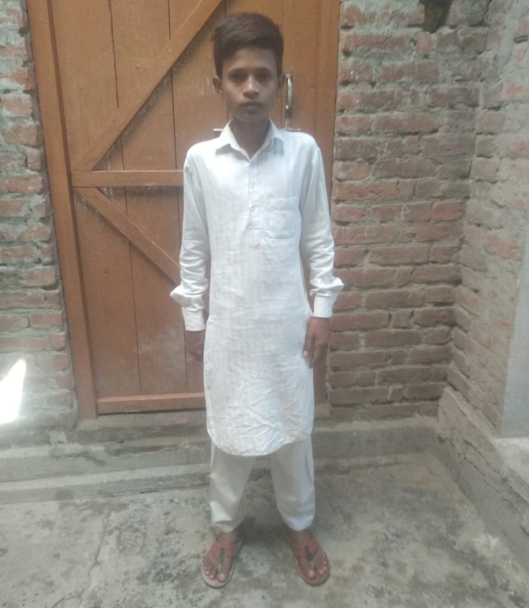 गुमशुदा बुड्ढी खास के 13 वर्षीय मोहम्मद ज़ीशान का तीन दिन बीतने के बाद भी नहीं लगा कोई सुराग़, थाना त्रिलोकपुर की पुलिस ने गुमशुदगी की रिपोर्ट दर्ज करने से किया इंकार | New India Times