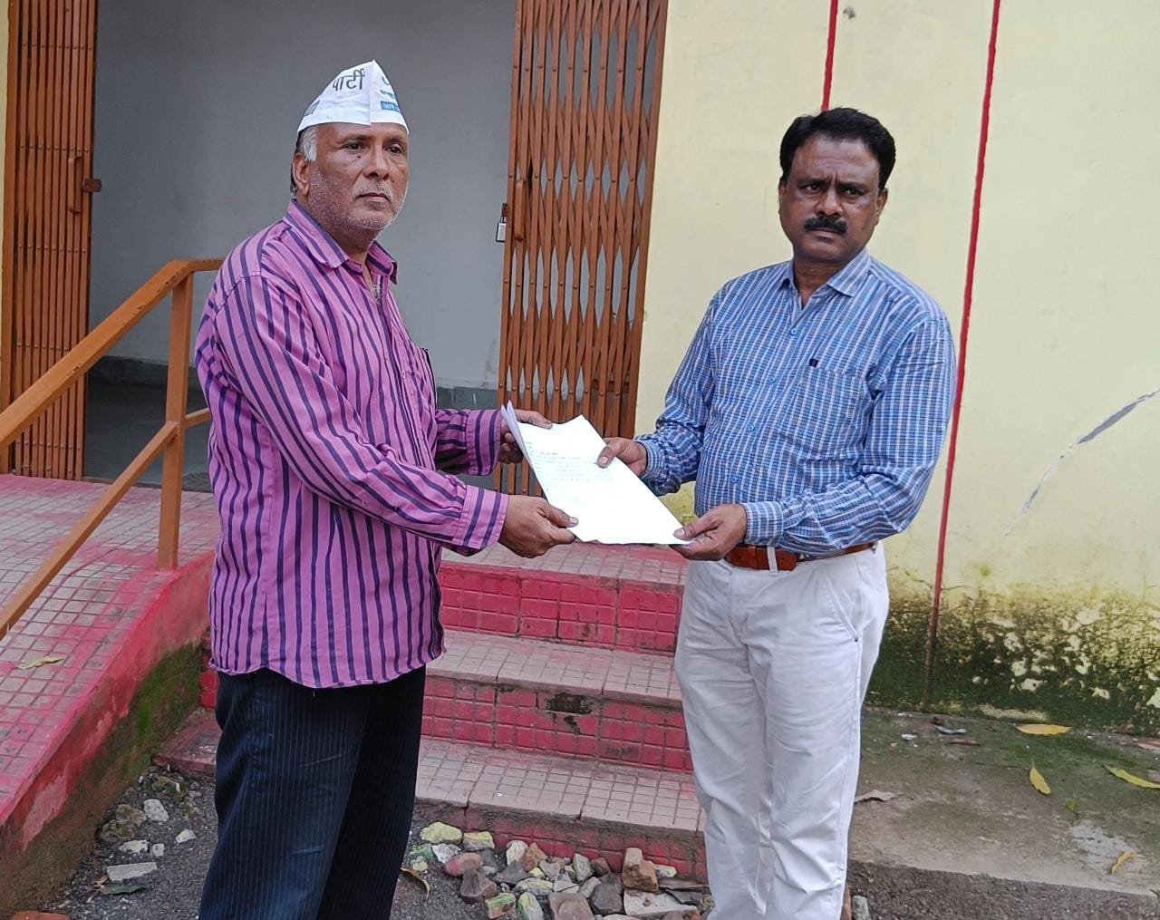 आप पार्टी ने एसडीएम कार्यालय पहुंचकर ज्ञापन के माध्यम से रखी मांग, स्वास्थ्य मंत्री मध्यप्रदेश के नाम एसडीएम को सौंपा ज्ञापन | New India Times