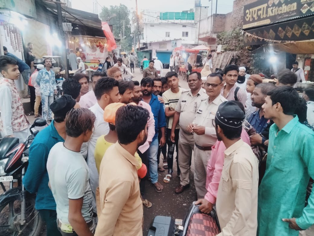 थाना ऐशबाग अंतर्गत बाग फरहत अफजा बीट प्रभारियों ने मोहर्रम की तैयारियों को लेकर आम जनता से की चर्चा | New India Times