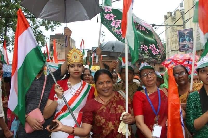 हर-घर तिरंगा अभियान के तहत दतिया नगर में निकाली गई भव्य तिरंगा यात्रा, गृह मंत्री, सांसद, बागेश्वर धाम के संत, दंदौरआ सरकार के महाराज भी हुए शामिल | New India Times