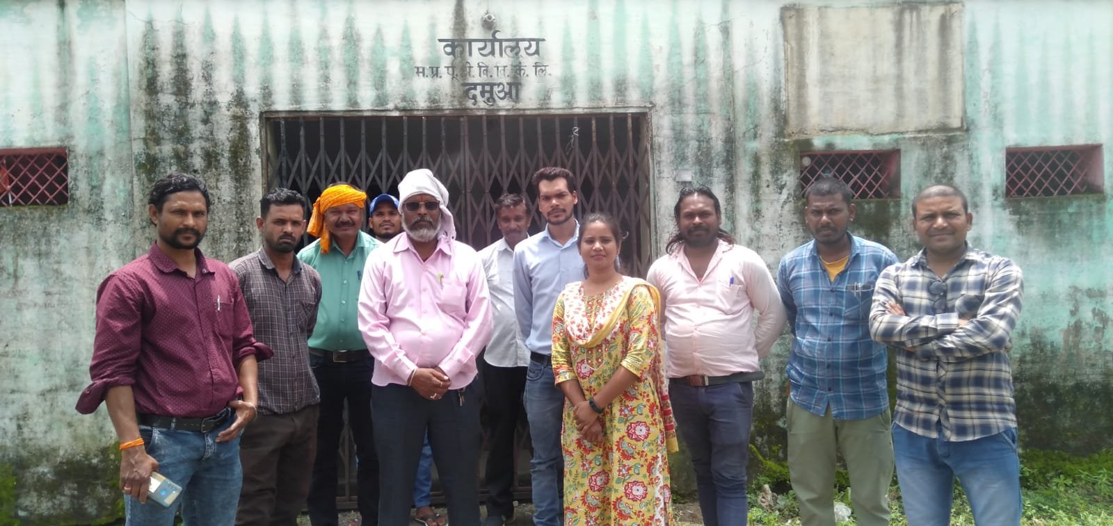 मध्यप्रदेश वितरण कंपनी के ऑफिस स्टाफ एवं समस्त लाइनमैन-कर्मचारियों ने कार्यालय में ताला लगाकर निजीकरण के खिलाफ एक दिन काम रोक कर किया हड़ताल | New India Times