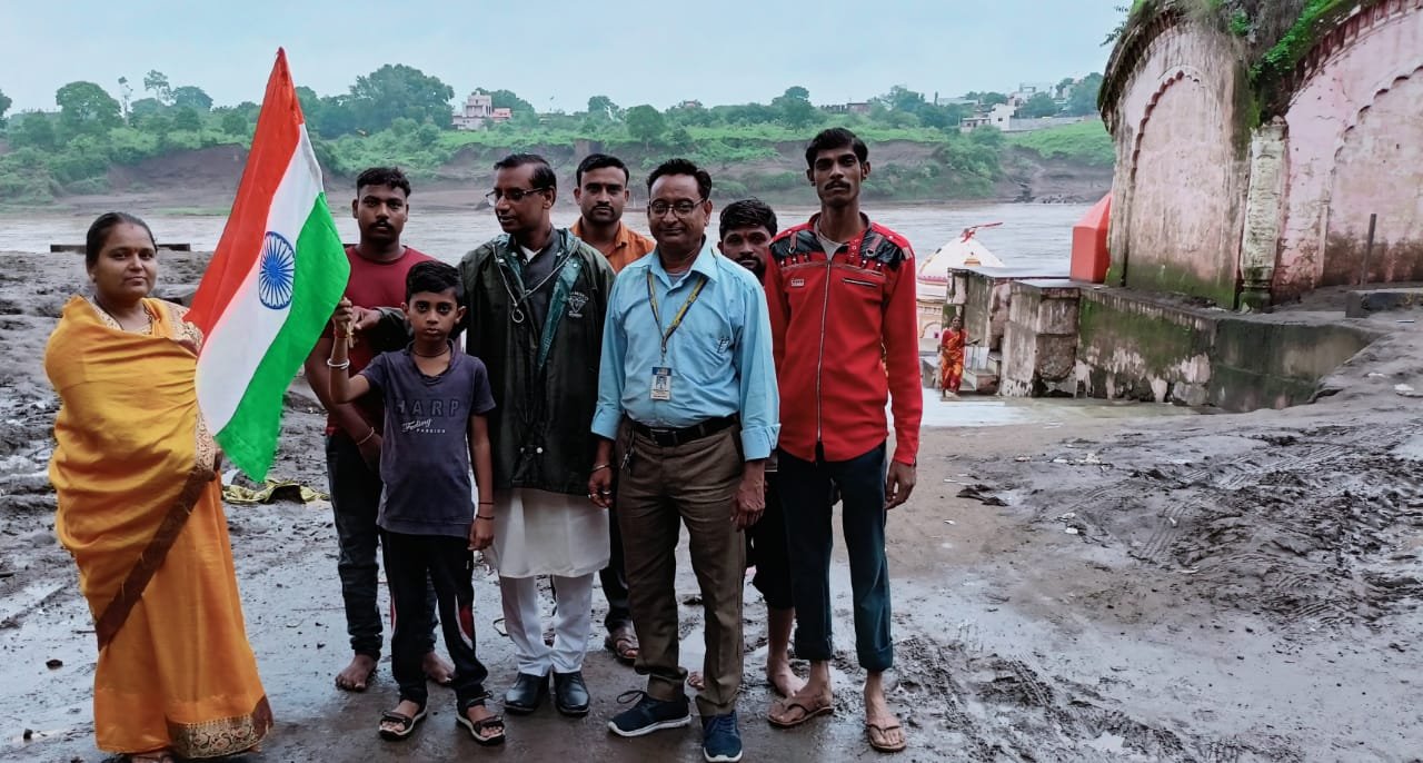 पैरालीगल वॉलिंटियर्स एवं अधिवक्ता ने सुदूर ग्रामीण क्षेत्र में जिला विधिक सेवा प्राधिकरण की योजनाओं का किया प्रचार प्रसार | New India Times