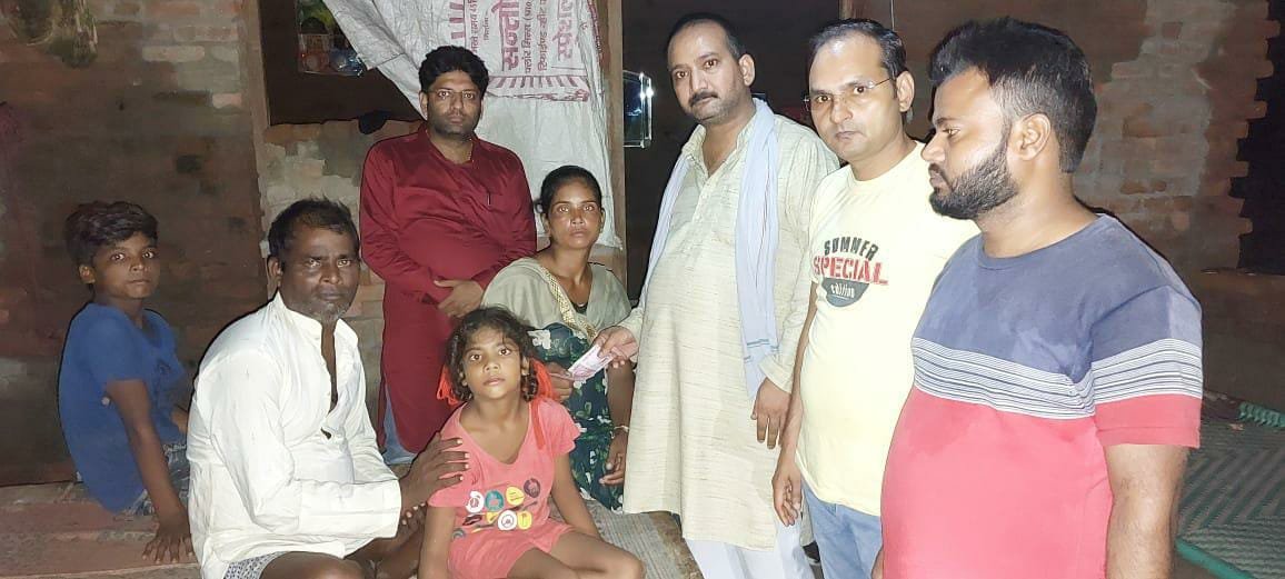 समस्या समाधान परिवार द्वारा की गई गरीब की मदद, भविष्य में क्षेत्र में कभी कोई भूखा ना रहे: रजनीश गुप्ता | New India Times