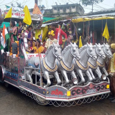 दमुआ में विश्व आदिवासी दिवस पर आदिवासी समाज के लोगों निकाली ऐतिहासिक रैली | New India Times