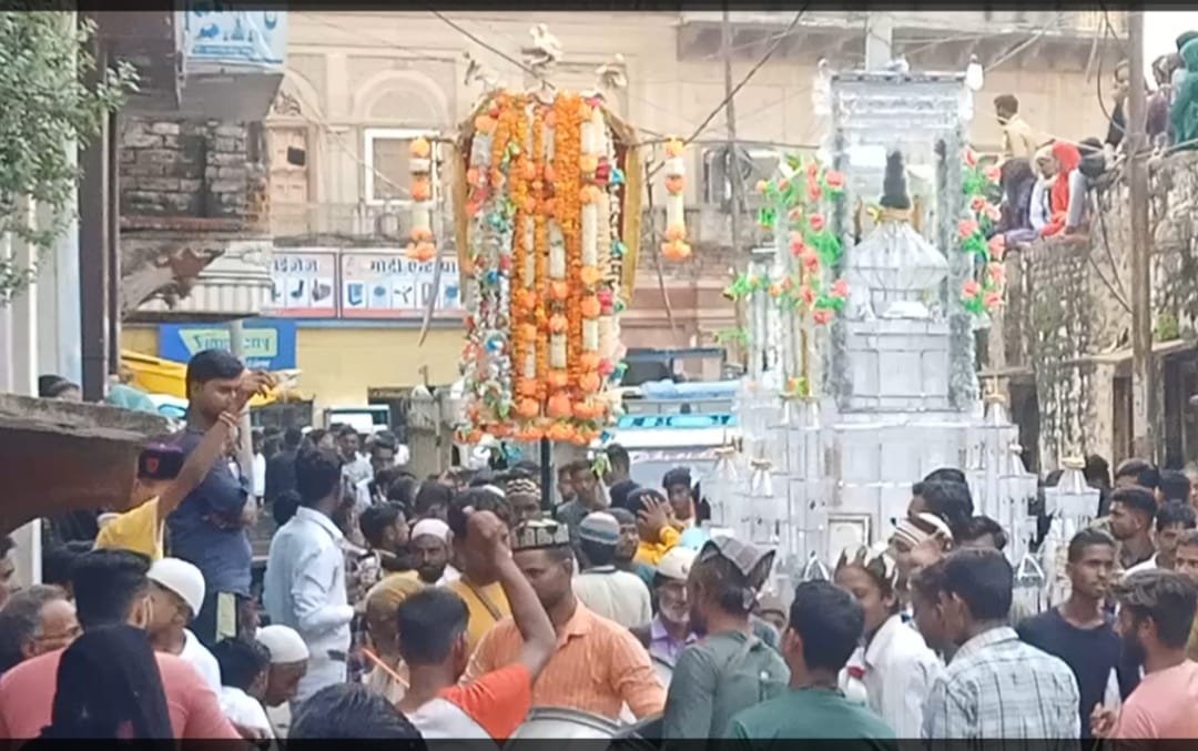 प्रशासन की कड़ी सुरक्षा में हजरत इमाम हुसैन अलैहिस्सलाम की शहादत की याद में निकाला गया तीजा | New India Times