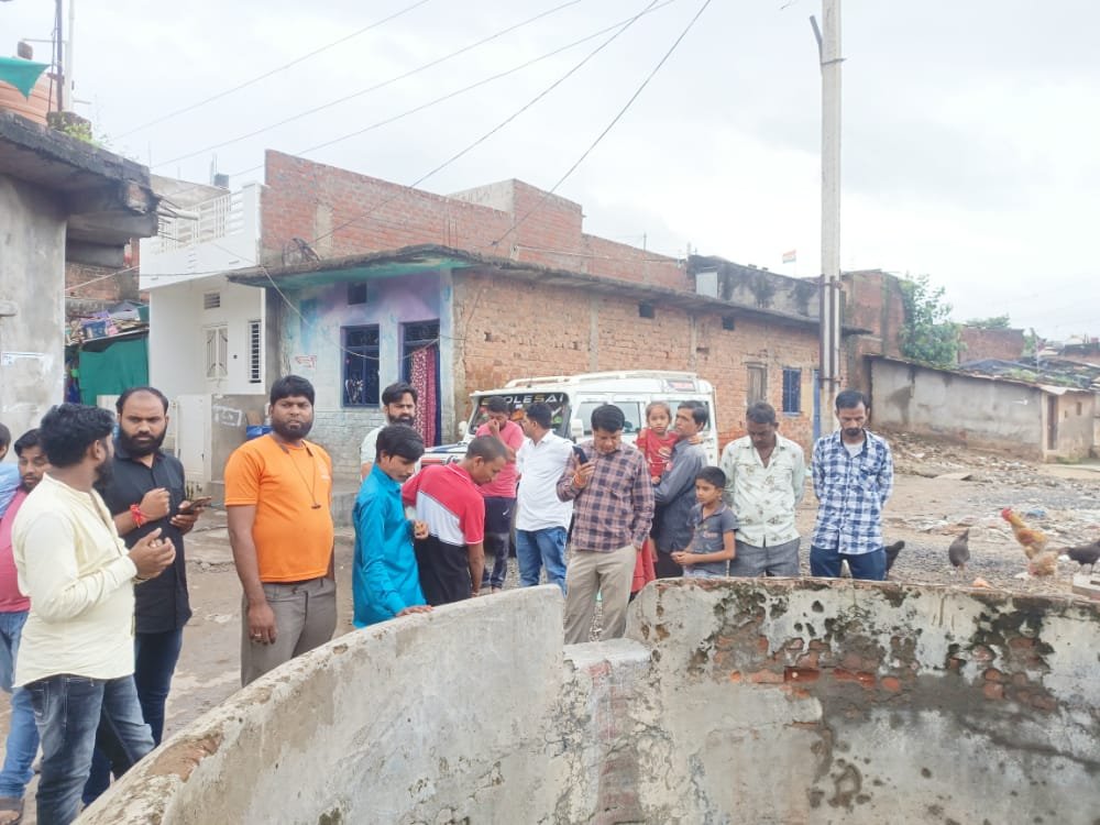 मेघनगर के नव निर्वाचित अध्यक्ष, उपाध्यक्ष ने किया वार्ड नम्बर 8 का दौरा, वार्ड वासियों ने वार्ड की सभी समस्याओं से कराया अवगत | New India Times