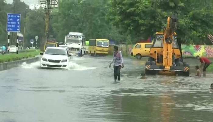 भोपाल में बारिश ने ढाया कहर, जन जीवन हुआ अस्त-व्यस्त, सड़के हुई लबालब, चारों ओर पानी ही पानी, नगर निगम और प्रशासन हुए बेबस | New India Times