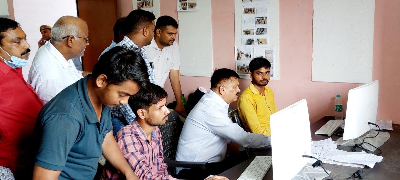 किसानों के डाटा फीडिंग कार्य को समय से पूरा कराया जाय: डीएम | New India Times