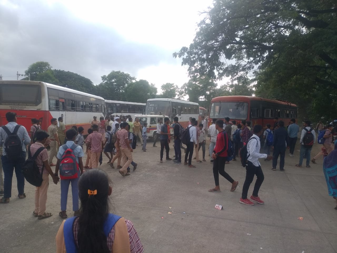 जामनेर में 14 करोड़ से बना बस अड्डा फेल: ठाकरे सरकार द्वारा बिठायी जांच पर क्या आएगी आंच? | New India Times