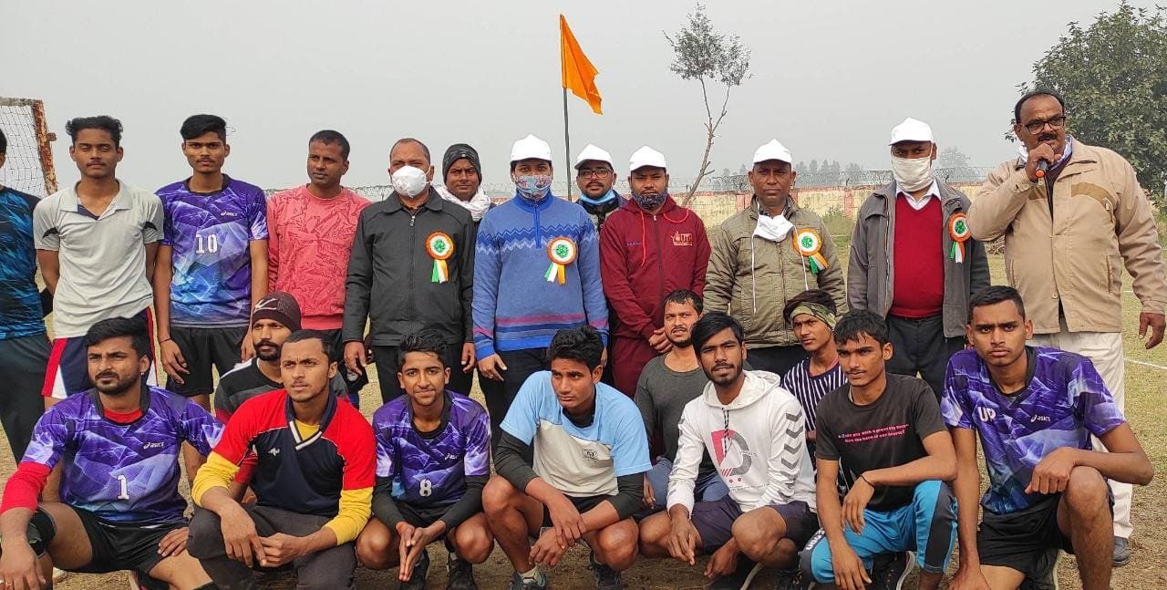 हजारों सामाजिक कार्य करने के बावजूद अपने नाम के आगे समाजसेवी नहीं लिखा, युवाओं के लिए प्रेरणा बना प्रवीण | New India Times