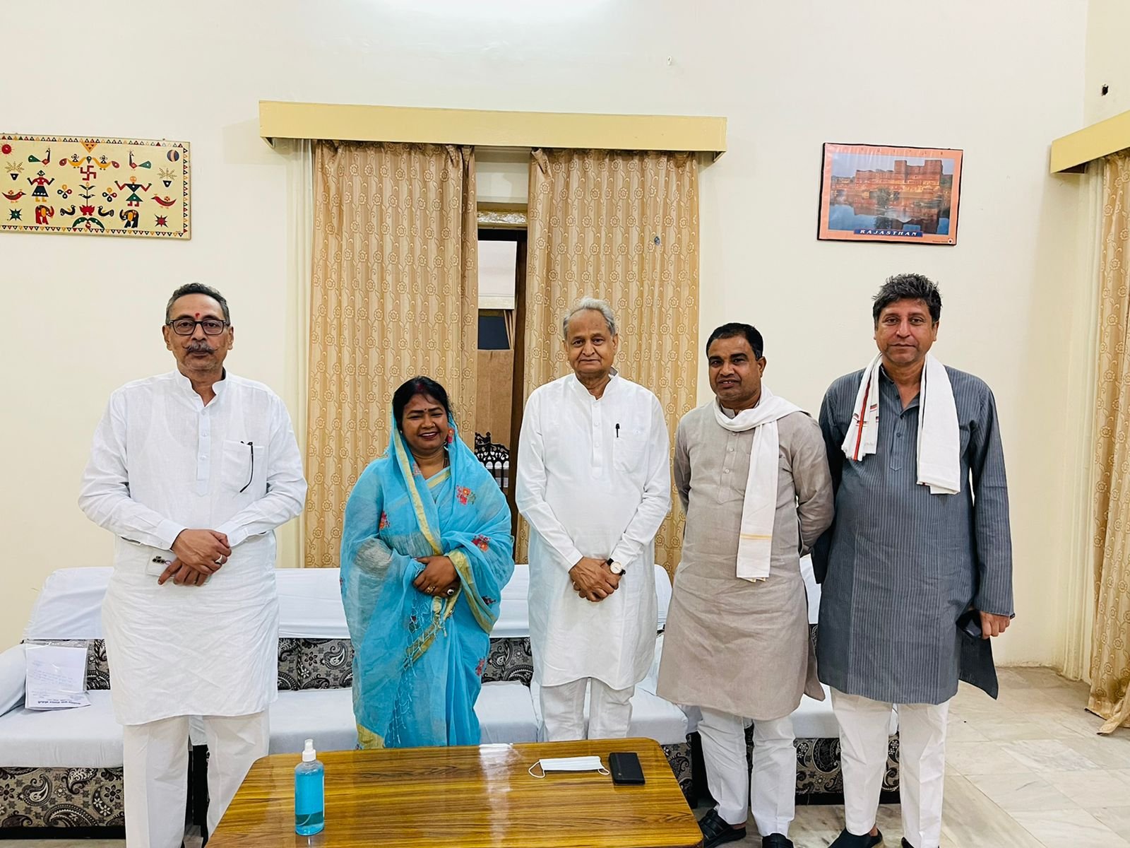 मुख्यमंत्री अशोक गहलोत से धौलपुर सर्किट हाउस में विधायक शोभारानी कुशवाह ने की मुलाकात | New India Times