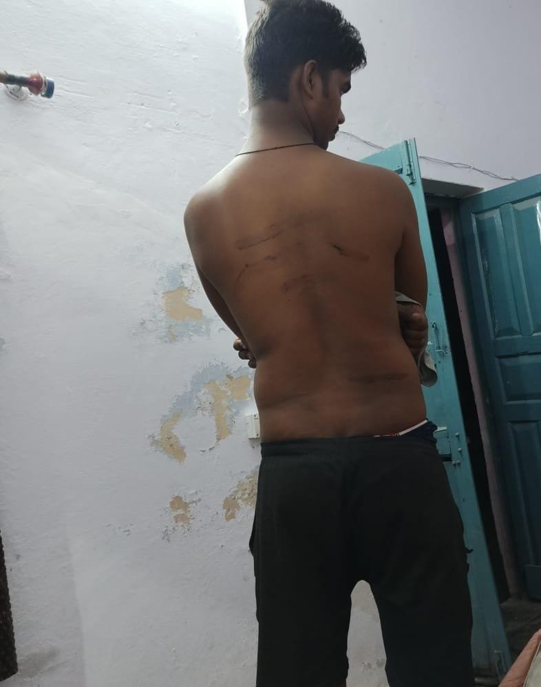 ढाबा मालिक ने पुलिस कर्मियों से खाने का पैसा मांगा तो पुलिस कर्मियों ने कर दी जमकर पिटाई | New India Times