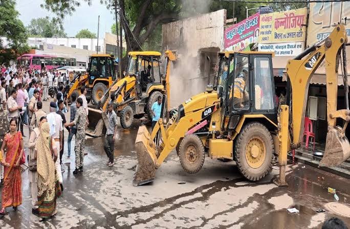 ग्वालियर हाई कोर्ट ने सरकारी बस स्टैंड पर तोड़ी गई दुकानों को लेकर जताई नाराजगी | New India Times