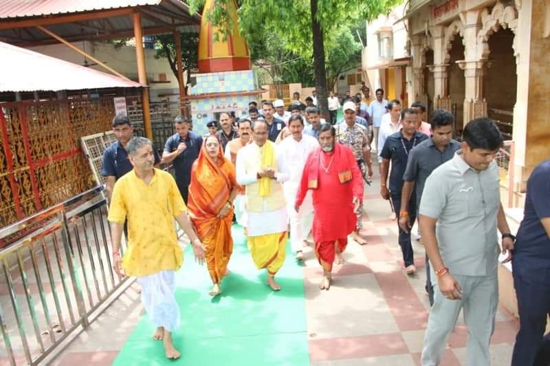 मुख्यमंत्री श्री चौहान ने माँ पीतांबरा पीठ पहुंच कर की पूजा अर्चना | New India Times