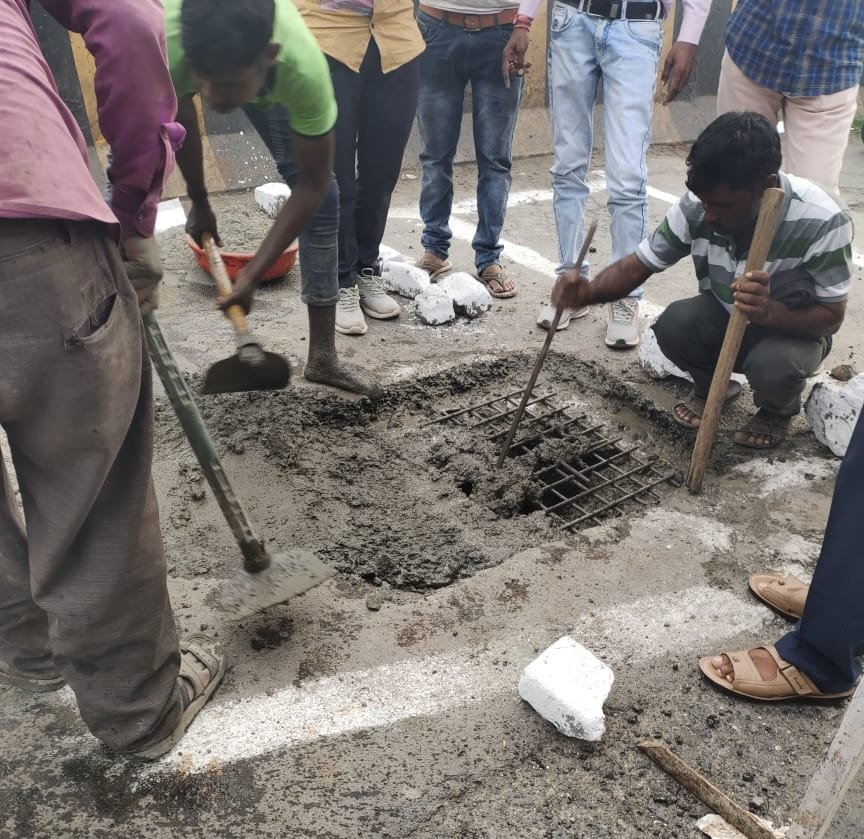 फोरलेन के जर्जर ब्रिज को गिराने के बजाए किया गया रफ़ू, PWD ने साधी चुप्पी | New India Times