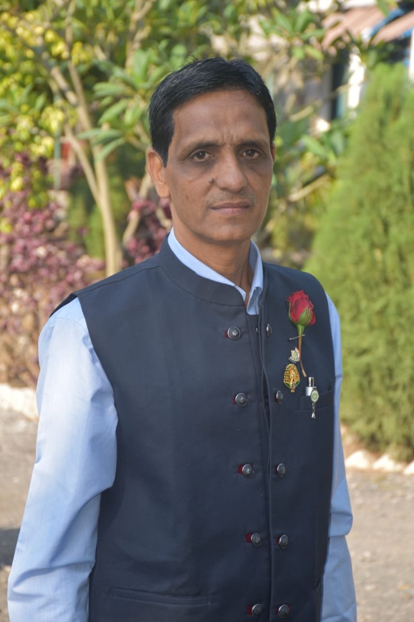 रम्भापुर वाले श्री हीरालाल जी राका की स्मृति में पुत्र पंकज राका ने राम रोटी अणु दरबार को गोदरेज की अलमारी की भेंट | New India Times