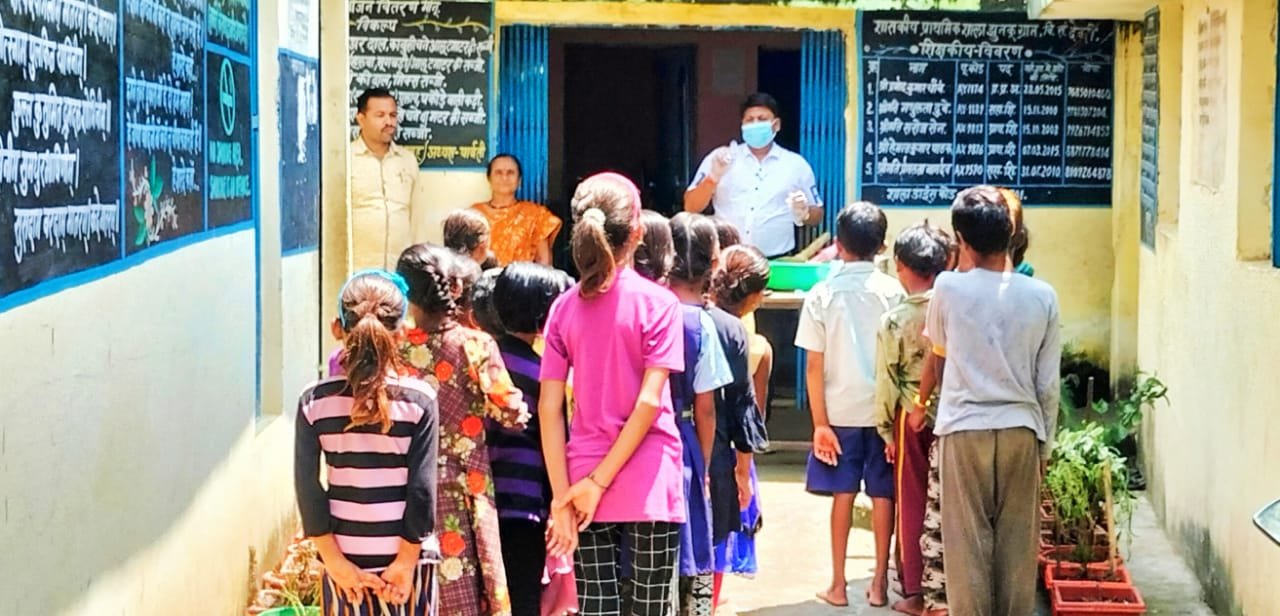 स्वच्छता पखवाड़े पर 'स्वच्छता' की बच्चों एवं शिक्षकों ने ली शपथ | New India Times