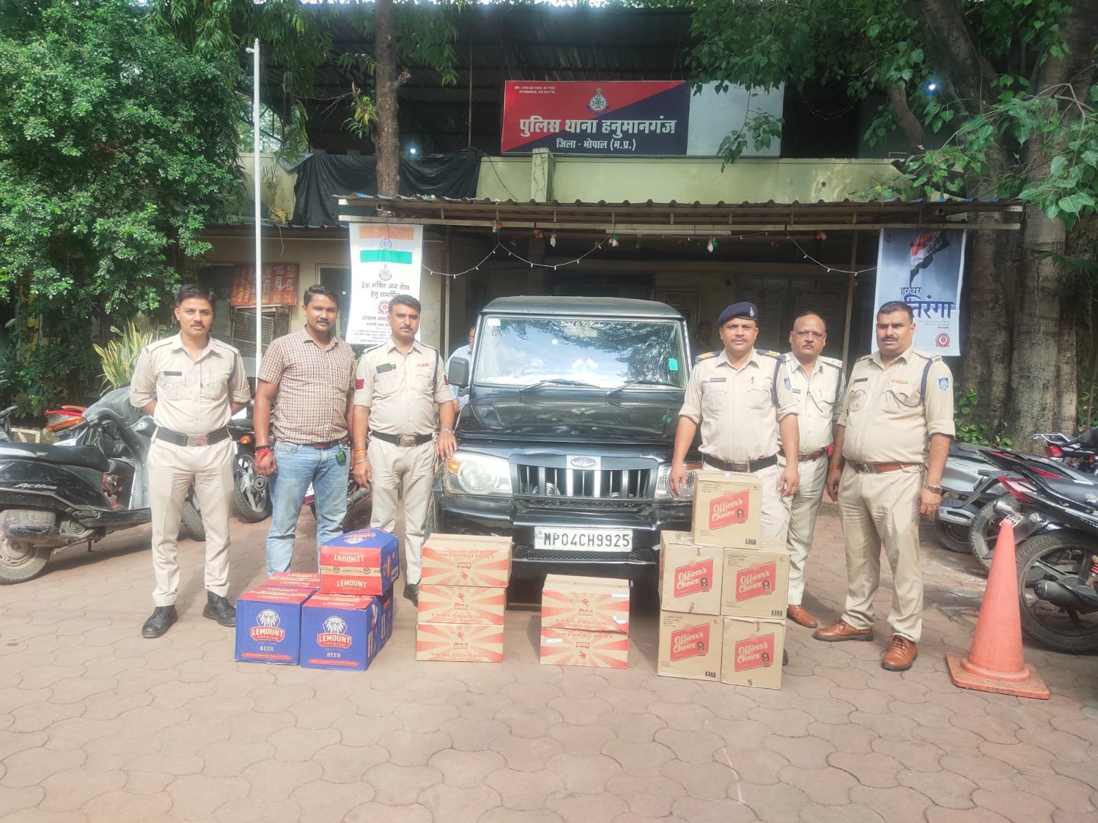 थाना हनुमानगंज पुलिस ने बोलेरो गाड़ी से किया 144 लीटर अंग्रेजी शराब जप्त | New India Times