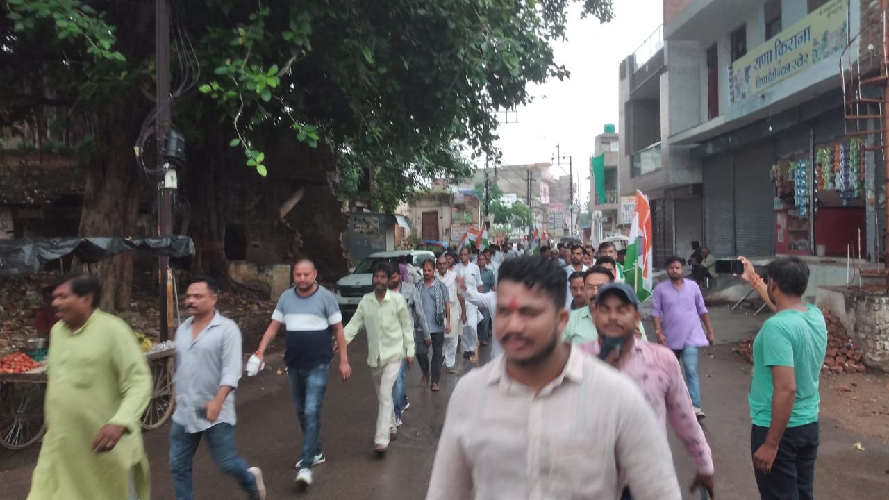 भारत में फेल रही सामाजिक एवं धार्मिक व्यमनस्था एवं बढ़ती महंगाई के विरोध में राहुल गांधी जी द्धारा निकाली जा रही भारत जोड़ो यात्रा के समर्थन में ग्वालियर में निकाली गई पदयात्रा | New India Times