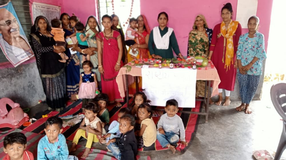 आंगनवाड़ी केन्द्र पर मनाया गया पोषण माह | New India Times