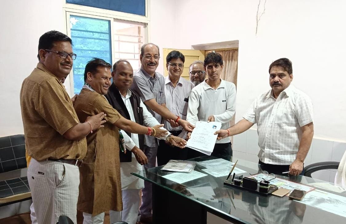 नगर पालिका परिषद थान्दला के 15 वार्डों के लिए आये ढेरों नामांकन, हर कोई चुनाव लड़ने को है बेताब | New India Times