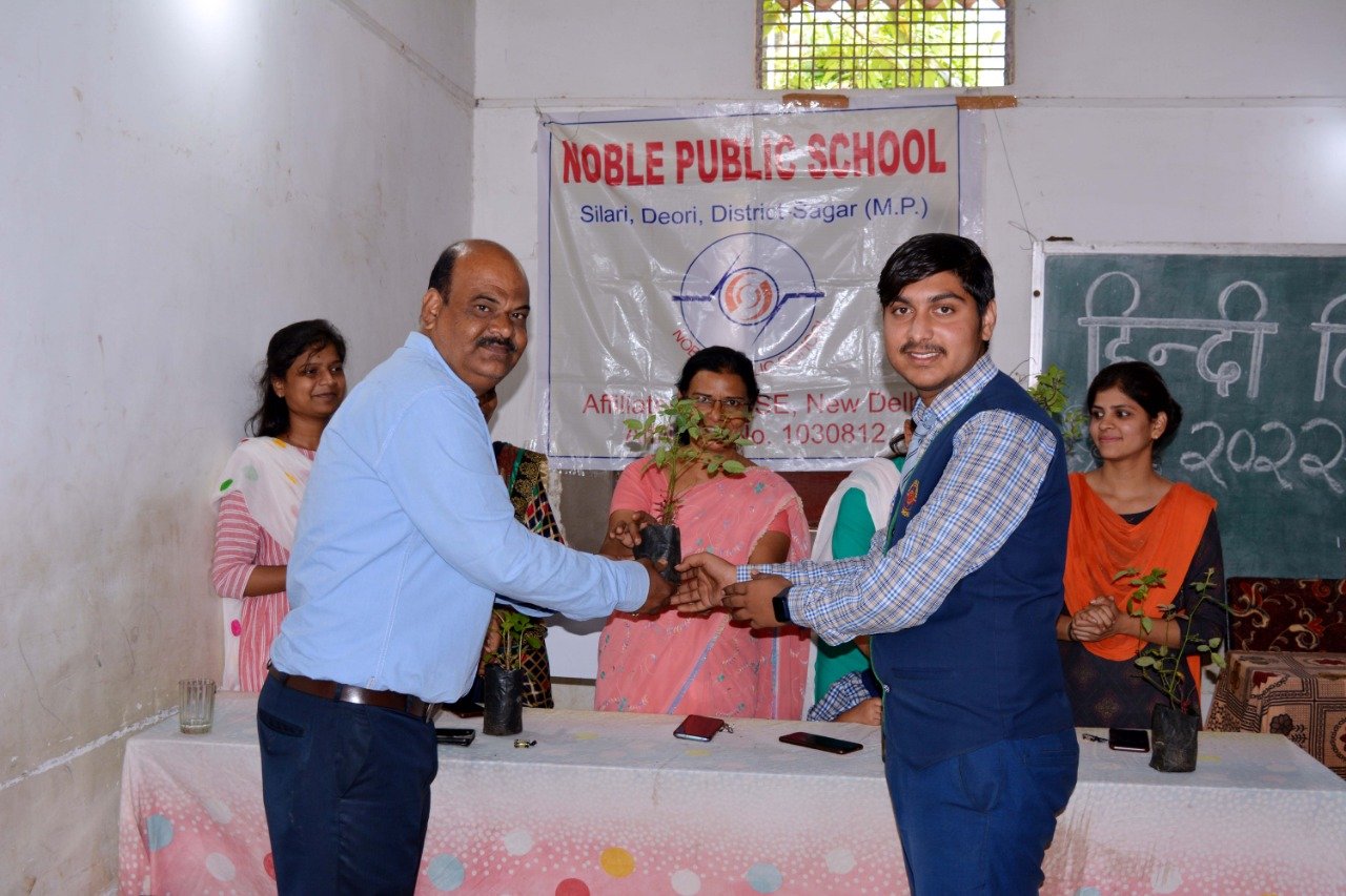 हिंदी दिवस पर हिंदी शिक्षकों का किया गया सम्मान | New India Times