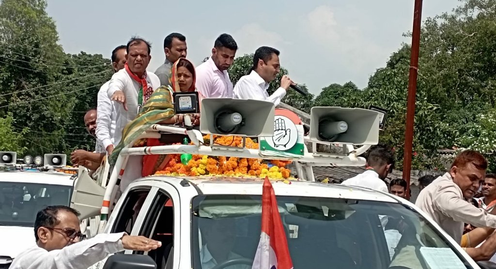 नगरी निकाय चुनाव में कांग्रेस ने झोंकी ताकत, कांग्रेस प्रत्याशियों के लिए सांसद नकुलनाथ ने मांगे वोट | New India Times