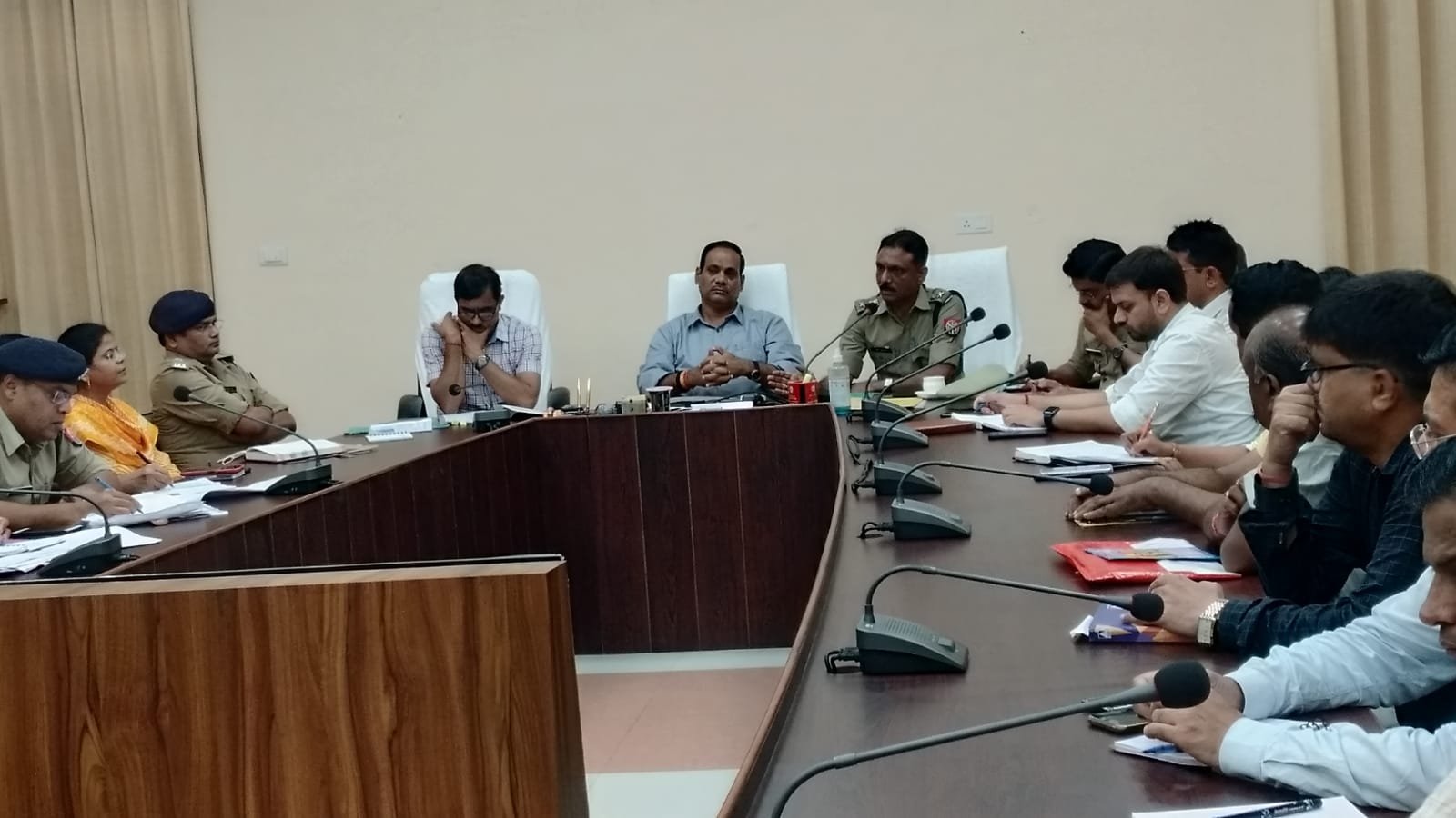 माननीय न्यायालय के आदेशानुसार किसी भी नदी में प्रतिमाओं का विसर्जन किये जाने की अनुमति नहीं है: डीएम | New India Times