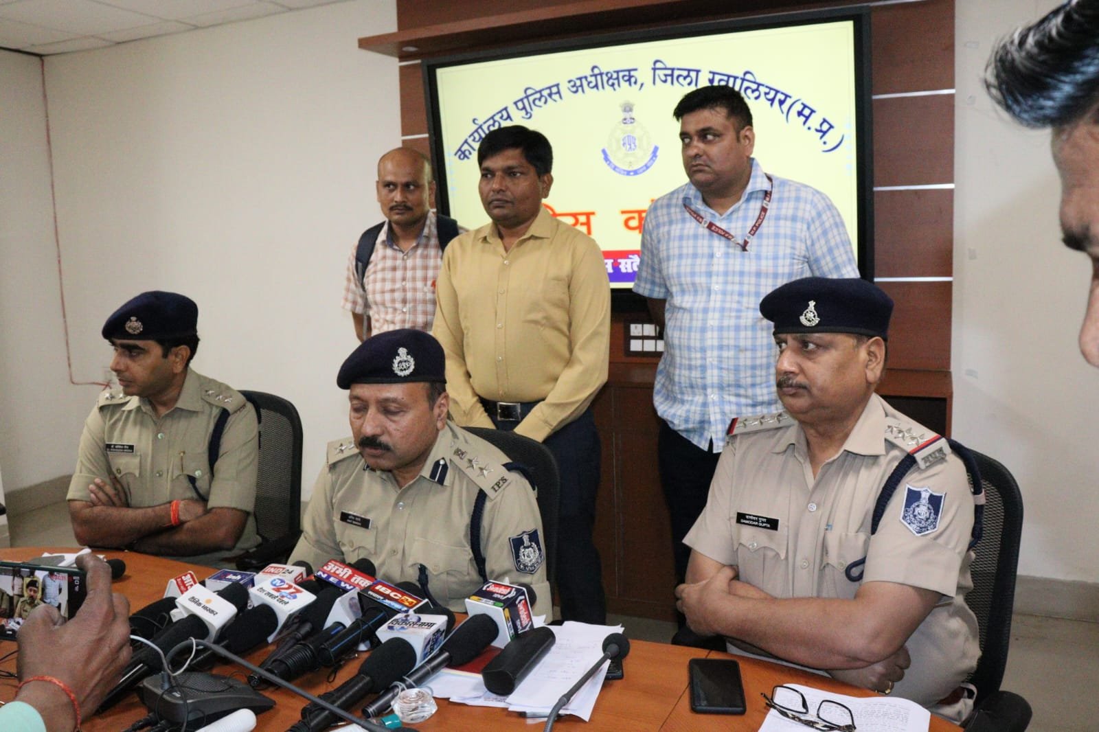 ग्वालियर पुलिस ने अपहरण व हत्या के प्रकरण में फरार 10 हजार रूपये के इनामी बदमाश को किया गिरफ्तार | New India Times