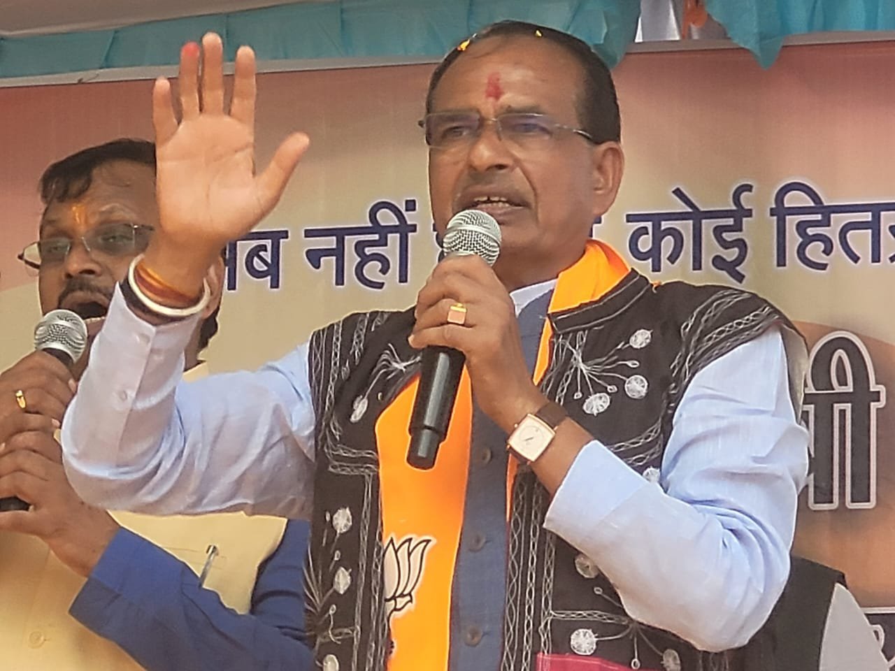 देवझिरी जनपद पंचायत झाबुआ में मुख्यमंत्री जनसेवा अभियान कार्यक्रम में पहुंचे मुख्यमंत्री शिवराज सिंह चौहान | New India Times