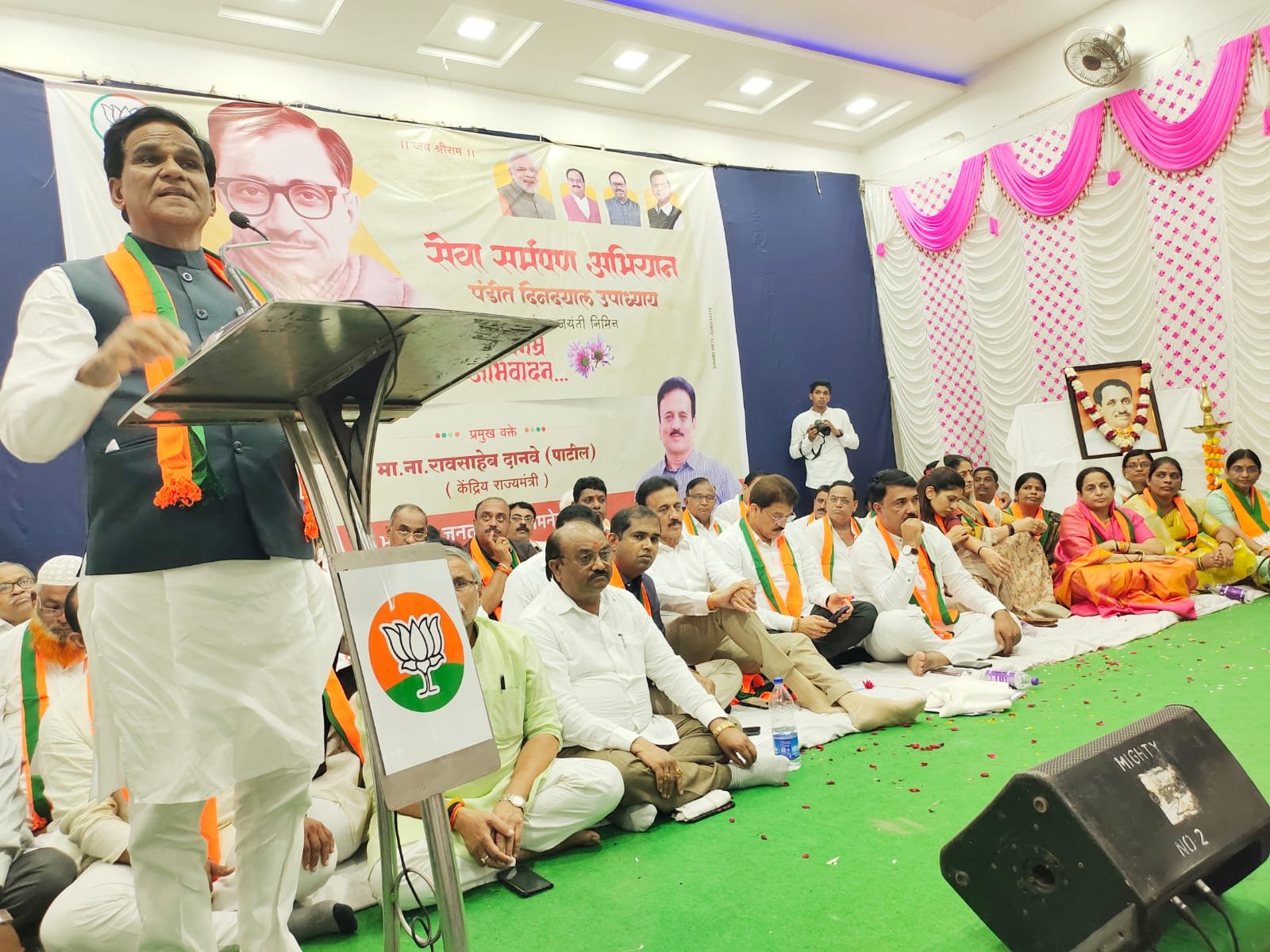 घाटे में चल रही हैं यात्री ट्रेनें: बजट के अभाव से किसान ट्रेन बंद: रेल मंत्री दानवे | New India Times