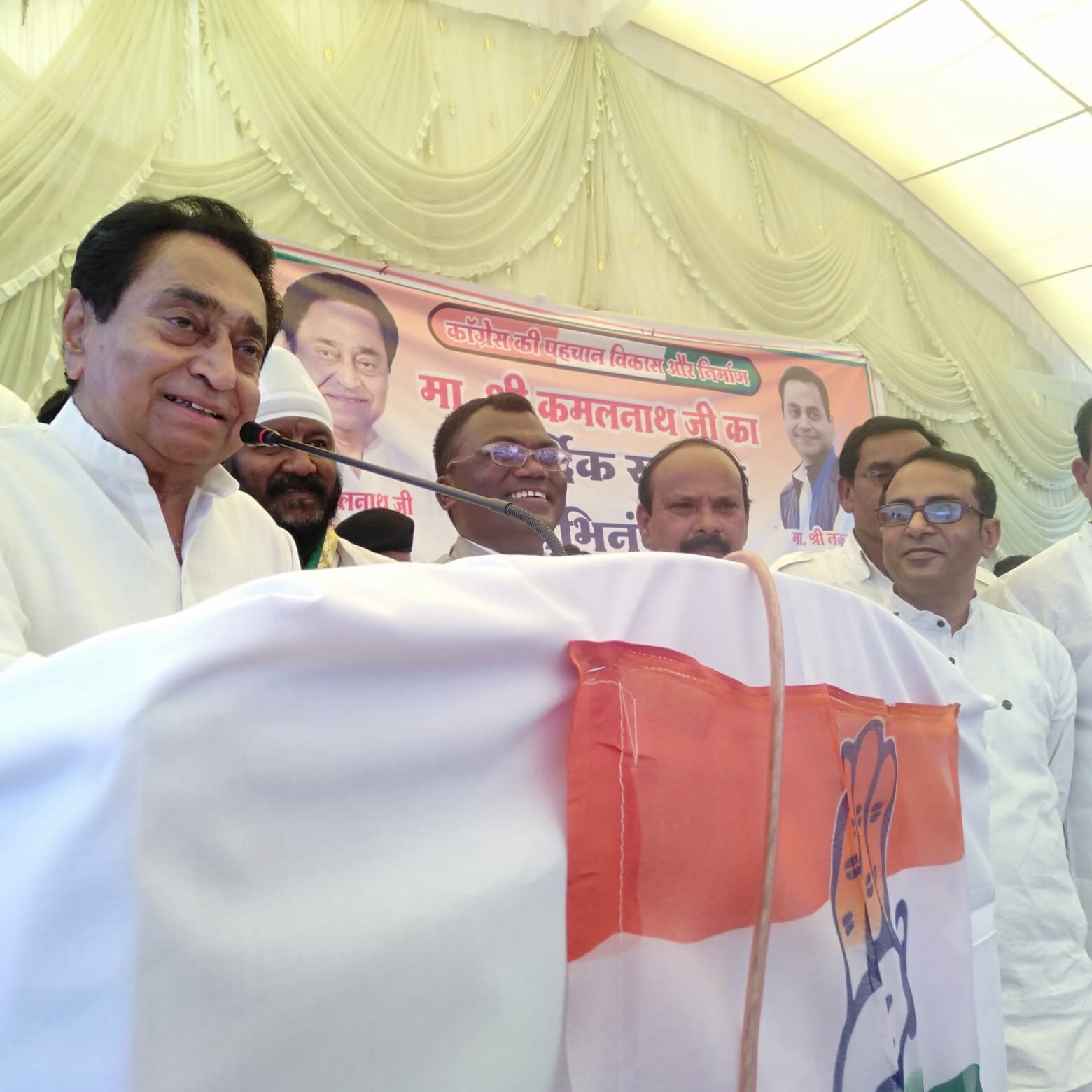 पूर्व मुख्यमंत्री कमलनाथ जी ने दमुआ में इंदिरा चौक बस स्टैंड पर चुनावी सभा | New India Times