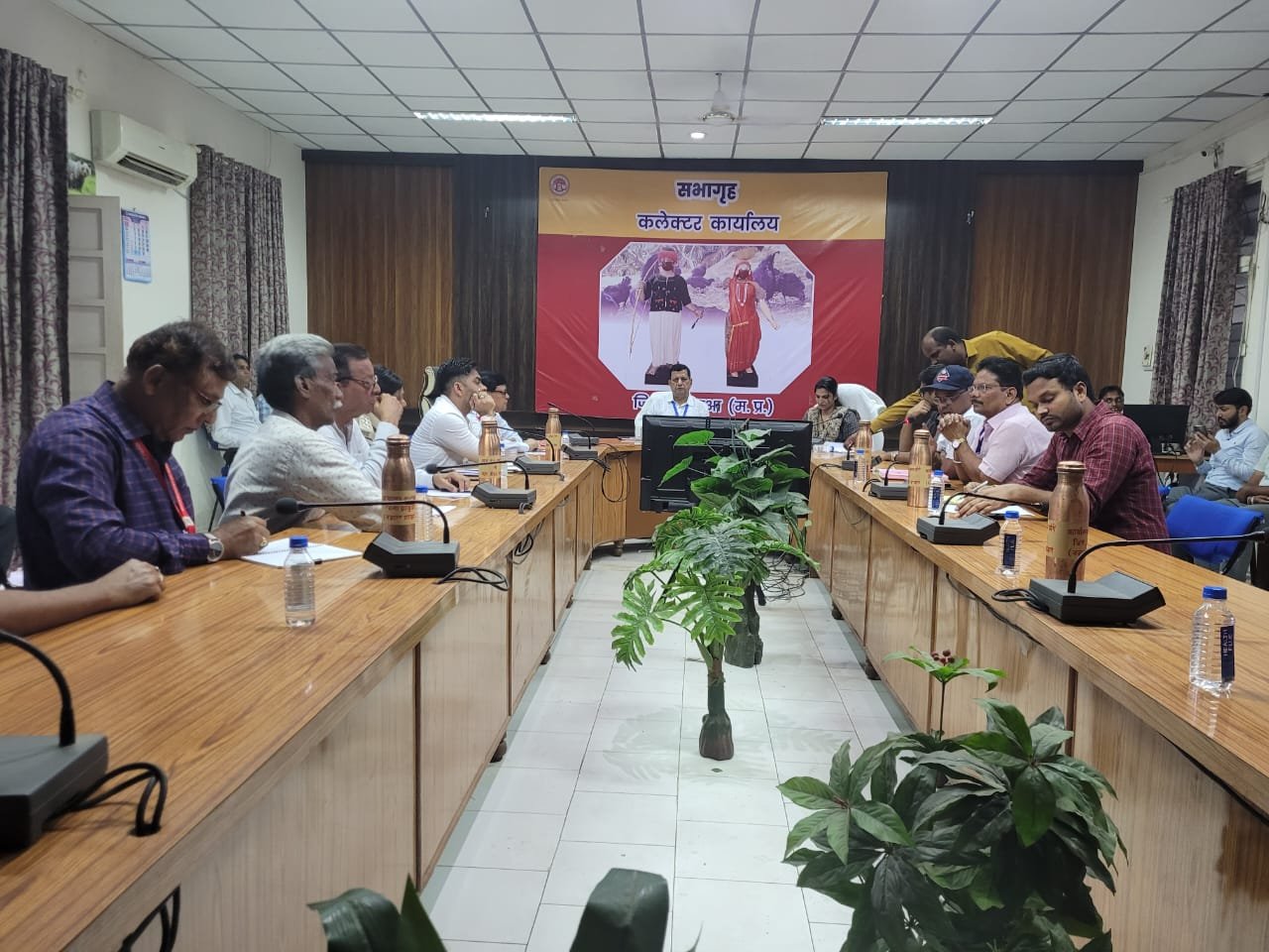 नगरी निकाय आम निर्वाचन की स्टैंडिंग कमेटी की बैठक सम्पन्न. स्वतंत्र, निष्पक्ष एवं शांतिपूर्ण निर्वाचन हम सभी की जिम्मेदारी: प्रेक्षक महेश चौधरी | New India Times