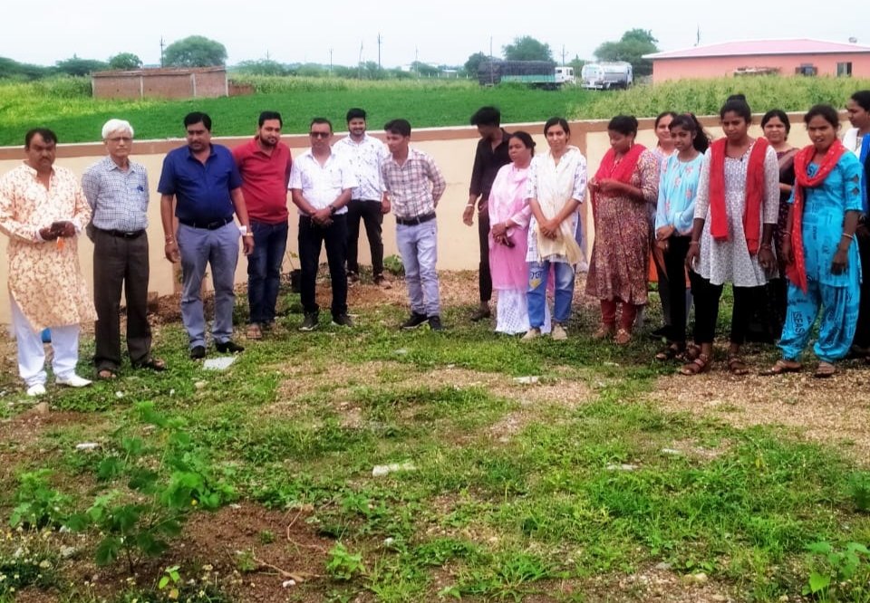 शिक्षक दिवस पर मेघनगर रोटरी क्लब अपना का अनोखा कार्यक्रम, शिक्षकों को पौधे भेंट कर किया सम्मानित | New India Times