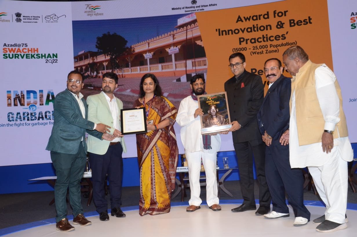 महामहिम राष्ट्रपति द्रोपदी मुर्मू की गरिमामय उपस्थिति में एसडीएम गेमावत ने ग्रहण किया स्वछता सर्वेक्षण अवार्ड, पेटलावद नगर को राष्ट्रीय स्तर पर मिली पहचान | New India Times